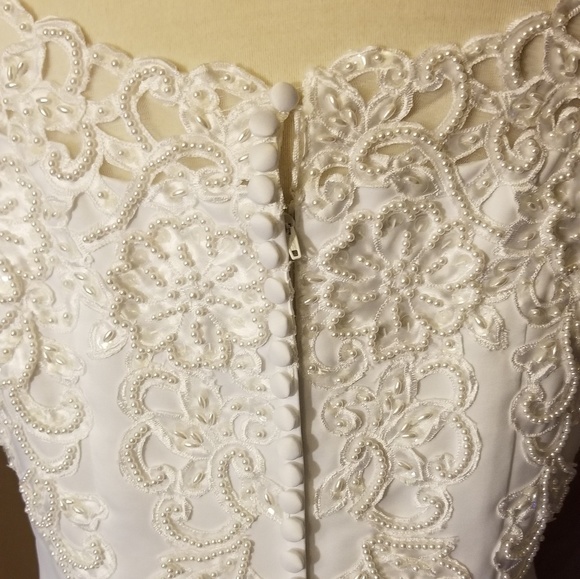 Oleg Cassini Hawaiian Style Wedding Dress - Picture 5 of 8